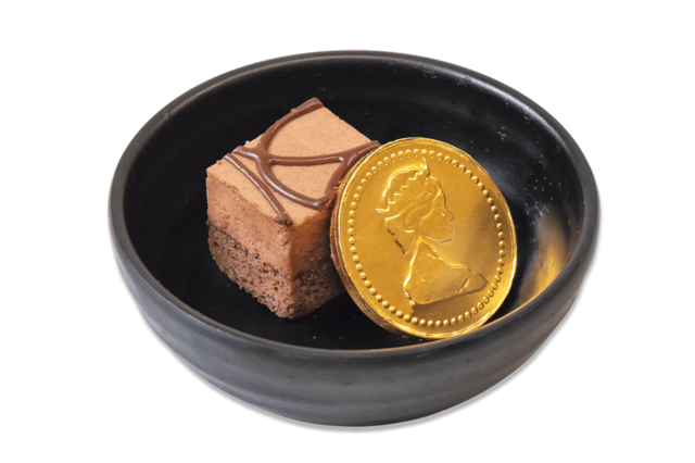 「ブラン・エ・ドール ~小さなチョコケーキと一枚の金貨~」<単品価格:330円(税込)>【焼肉も和食も中華も食べ放題!じゅうじゅうカルビの食べ放題コースに「カツオのたたき」や「エビチリ」などの春限定メニューが登場!】