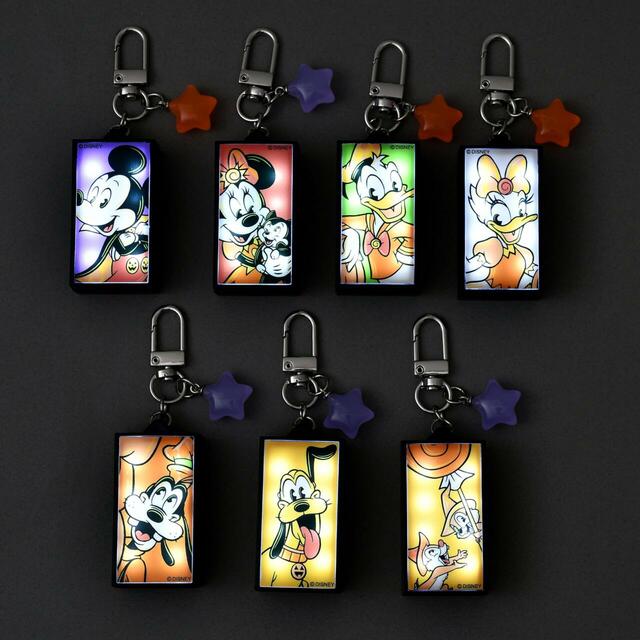 ミッキー&フレンズ シークレットキーホルダー ライトアップ DISNEY HALLOWEEN 900円