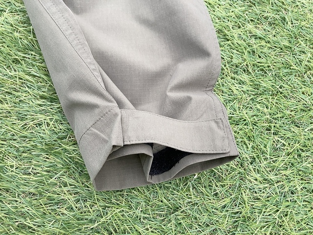 【ワークマン レディースガーデニングサロペット】裾を締めれば泥汚れを防ぎつつ、見た目もすっきり着られます