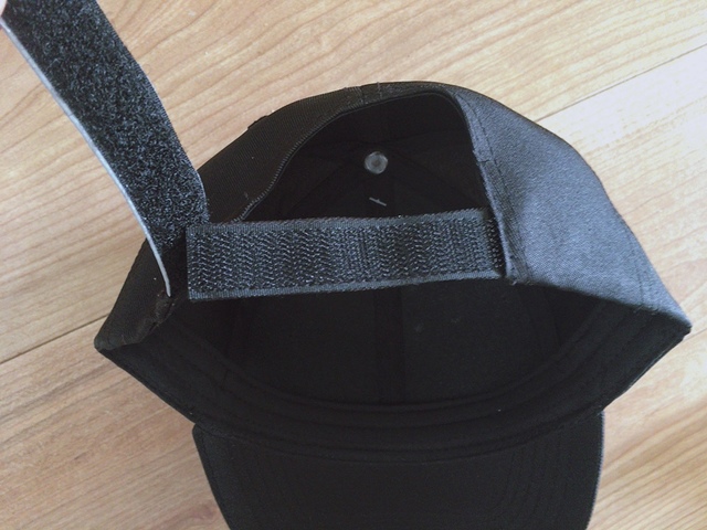 【ワークマンの黒キャップ】マジックテープで調節可能