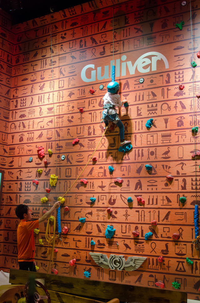 いちばん上にあるボタンを押せたら、クリア!｜仕事体験テーマパーク「カンドゥー」