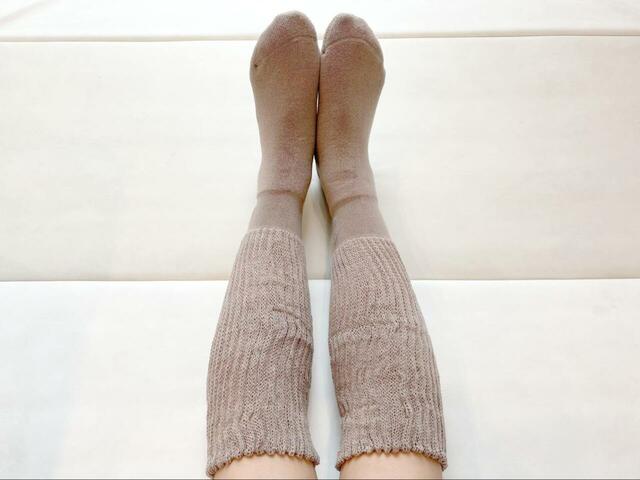 【オカモト まるでこたつソックス】足先から膝下までをしっかりカバーしてくれます。履き心地バツグン！