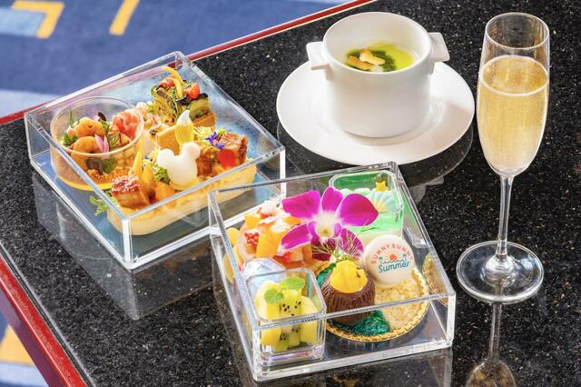 ディズニーアンバサダーホテル「パームガーデン・プール“リゾート・サマー・ナイト”」