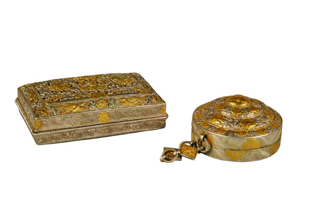 キンマ容器（ティミィ、チャカー） 20 世紀 銀に鍍金 所蔵： ブータン王国国立博物館