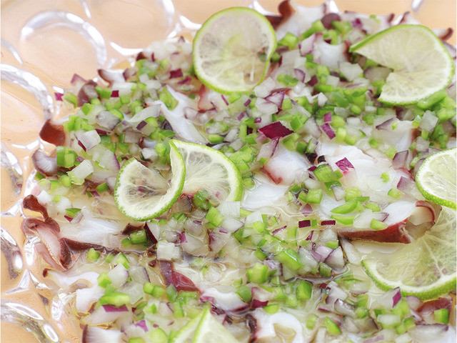 「北海タコのカルパッチョ」<期間:2025年12月27日〜2026年1月3日>【年末年始は「松阪牛・蟹・握り寿司」が食べ放題!「東京ベイ舞浜ホテル ファーストリゾート」の贅沢すぎるディナービュッフェ!】