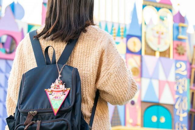 ドリームガーランド 1個700円、バッグチャーム 1個2,000円|東京ディズニーリゾート40周年“ドリームゴーラウンド”スペシャルグッズ|発売日:2023年4月10日(月)|販売店舗:東京ディズニーランド「コズミック・エンカウンター」、東京ディズニーシー「エンポーリオ」