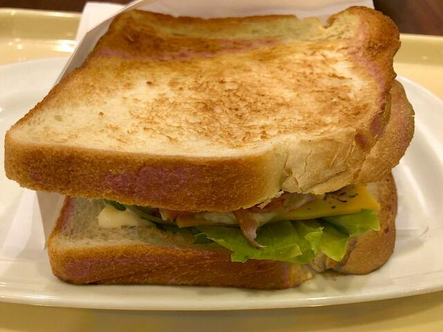 【ドトールコーヒーショップ モーニング・セットB】しっかりした厚みのサンドイッチで食べ応えがあります