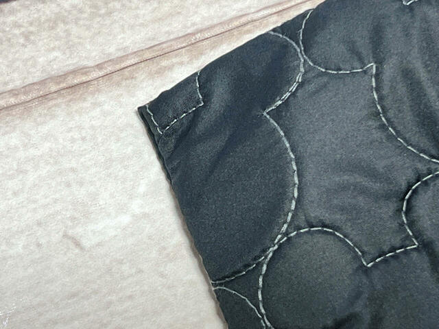 カラーは大人っぽいブラック