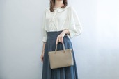 【しまむら「本革仕立ての大人向けレザーバッグ」】ファッションにあわせやすいベージュ