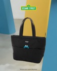 【セサミストリート】「TOMPKINS TOTE BAG (MD) 500D CORDURA SESAME ST」¥16,500(W45×H31×D15cm)