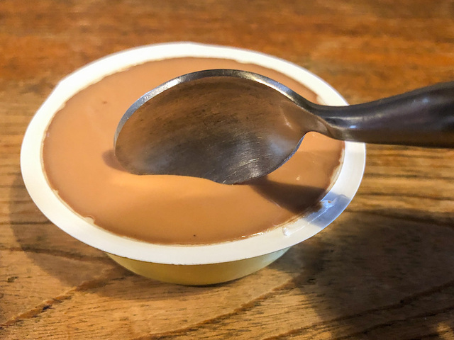 【カルディ　大人のチョコレートプリン】直径は9cmほど　ちょっとしたデザートにぴったりなサイズ感