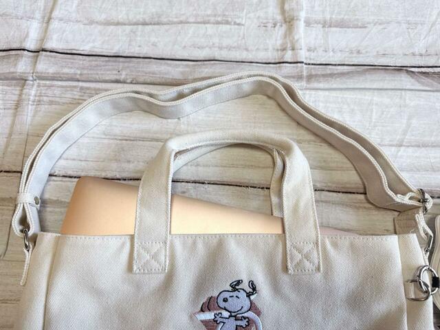 13インチのMacBook Airがちょうど入るサイズ感