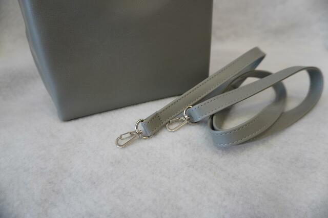 最長123cmまで伸びるショルダーストラップ