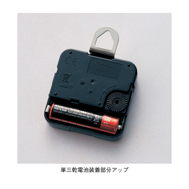 腕時計のようなデザインの掛け時計「ミッキーマウス」 |¥ 10,990 (税込)