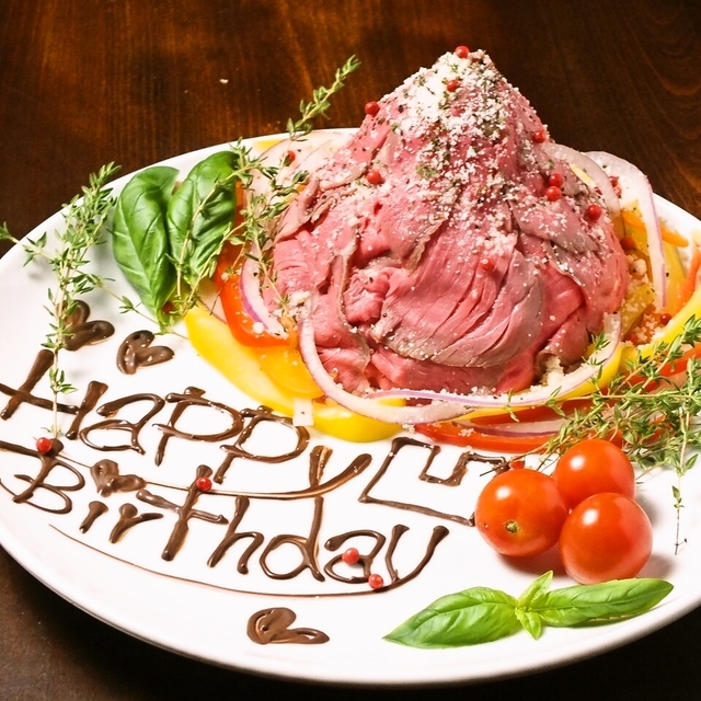 お誕生日や記念日には迫力のローストビーフタワーでお祝い!