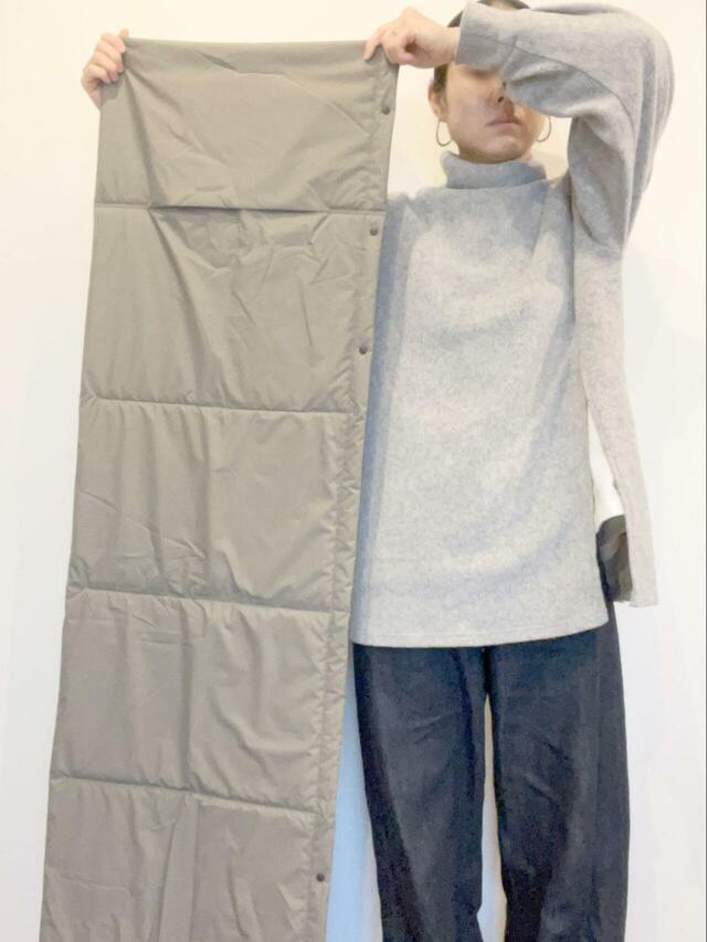 【無印良品 吸湿発熱中わた表面撥水パッカブルケープ】サイズは約縦160×横45cm。広げるとかなり大きいです！