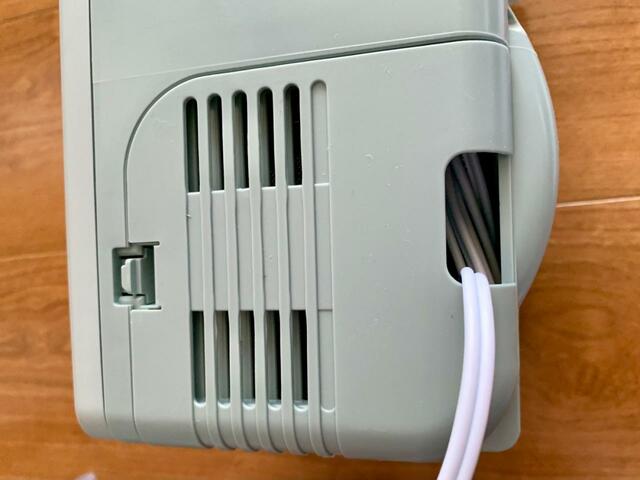 【アイリスオーヤマ ふとん乾燥機 カラリエColors FK-RC3-G】コードをしまってスッキリ