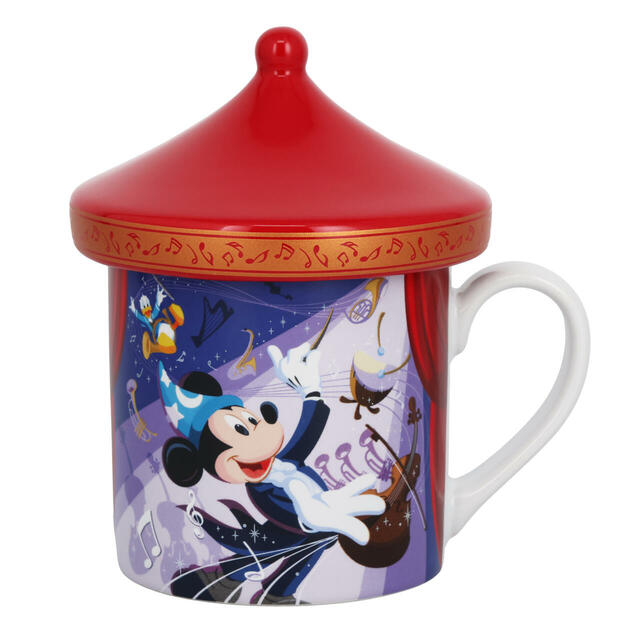 マグカップ 2,900円｜東京ディズニーランド開園42周年「ミッキーのフィルハーマジック」グッズ｜販売店舗：東京ディズニーランド「キングダム・トレジャー」｜発売日：2025年4月15日（火）