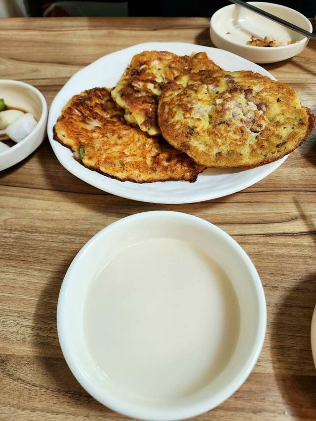 「チョンイルチプ」のピンデトックはマッコリと合わせて