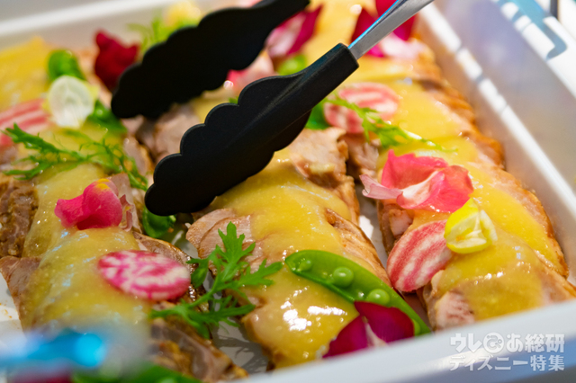 冷製ポーク パイナップルジンジャーソース|“ディズニー・イースター”ランチブッフェ/ディナーブッフェ|東京ディズニーシー・ホテルミラコスタ「オチェーアノ」