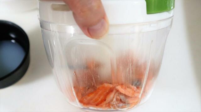 【お魚味ちゅ～るの作り方】人間が食べてもおいしそうな鮭をペーストに