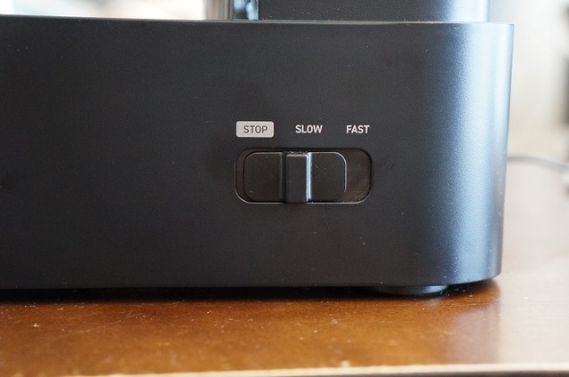 スピード調節つまみ