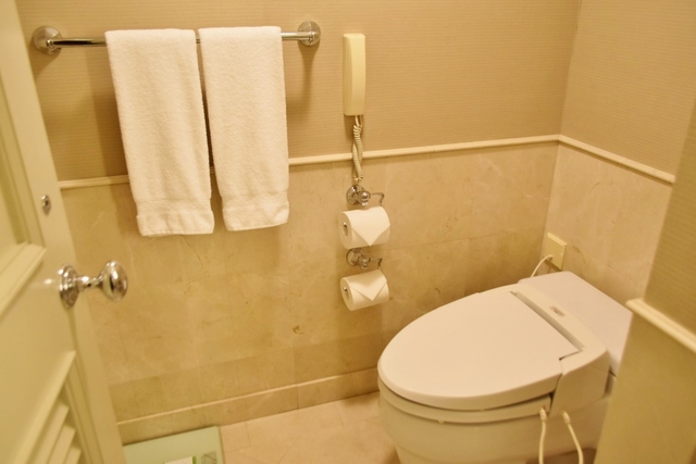 コネクティングルームなのでトイレも2つある