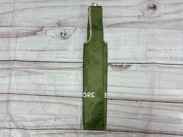 たたみ方は簡単。まずは縦に3等分に折ります