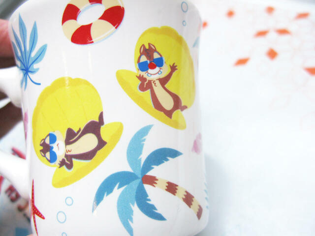 パッションフルーツ・パイナップルゼリー＆バニラムース 550円、スーベニアカップ付き プラス 550円