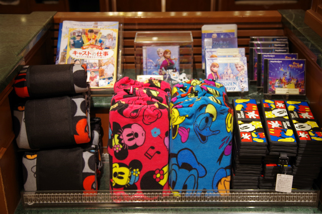 フリース素材のポータブルクッションは通常のポータブルクッションより厚め