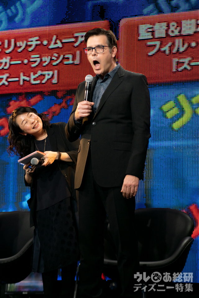 東京を見て口が開きっぱなしになった息子を再現するフィル監督