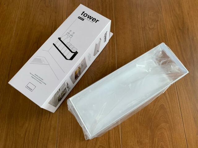 【山崎実業 マグネットラック ワイド ホワイト】箱とほぼ同じ大きさの本体。カラーはブラック・ホワイトの2色