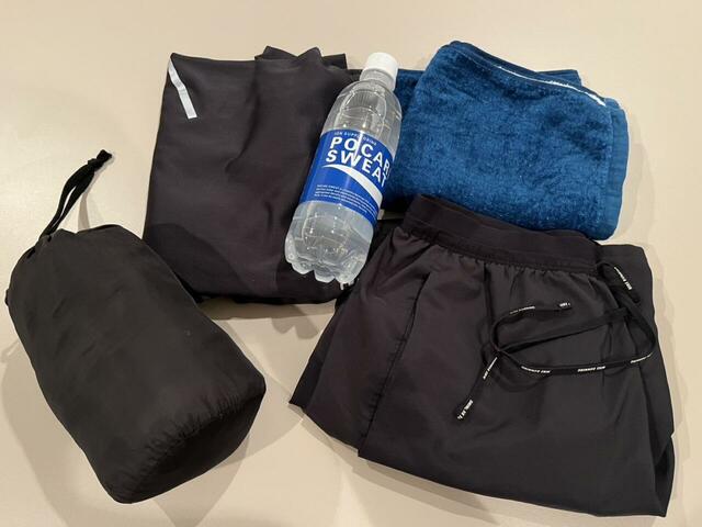 【mont-bell U.L.ナップサック】容量は13L。ランニング時に持ち歩く荷物を入れてみると…⇒