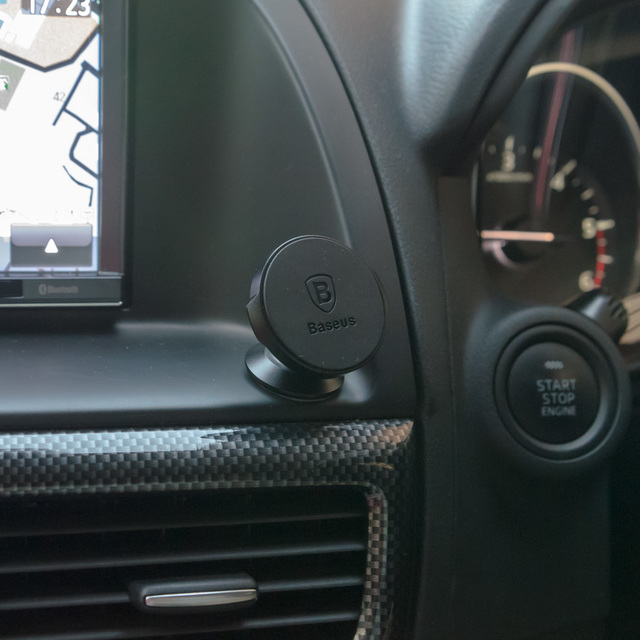 スマホの装着は、強力マグネット式ホルダーがおすすめ