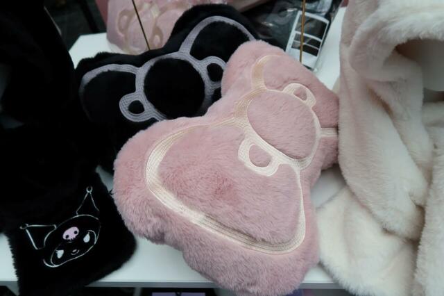 【ワークマン】ラップスカート(ポーチ付き) 2,500円(税込)ハローキティはリボン型