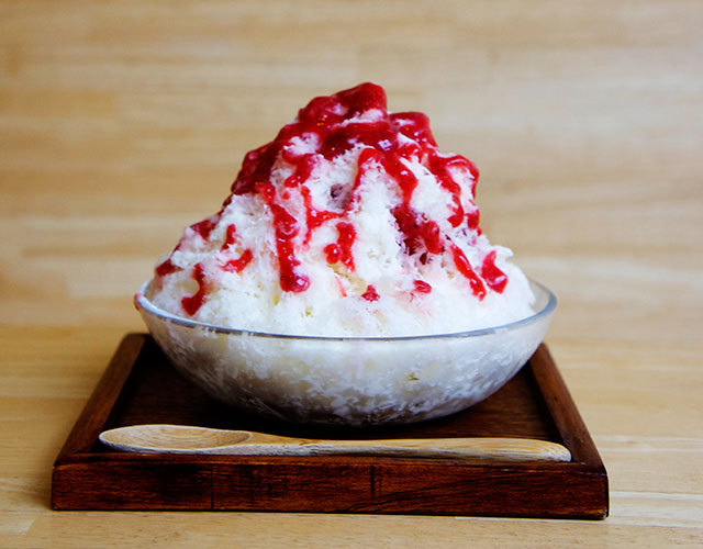 おちゃのこ／いちご杏仁ミルク 750円