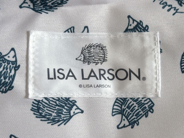 【cookpad plus 2025年夏号特別付録】前面には「LISA LARSON」のロゴとイギーのタグ付き