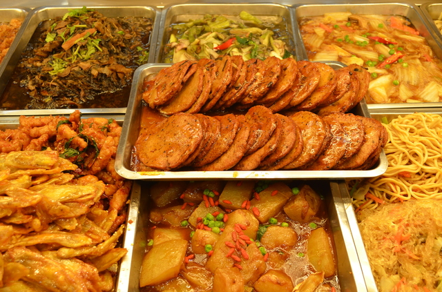 肉は使われていないものの、大豆を使った食べごたえのあるおかずも豊富