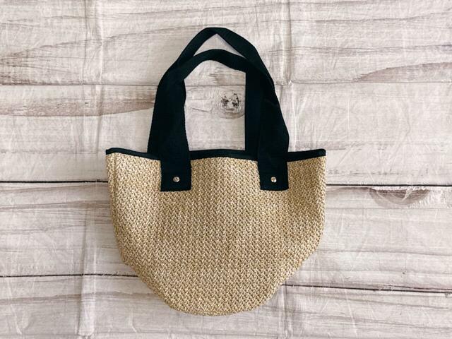 背面はシンプルなデザイン