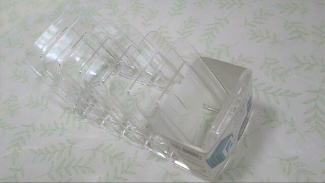 【セリア ハンカチスタンド】軽量で透明、使い勝手のよい収納用品