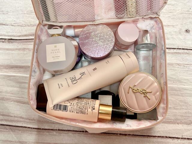 収納スペースは仕切りがないので、どんどんコスメを入れられちゃう♪