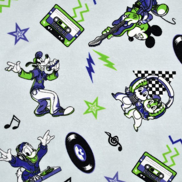 ミッキー＆フレンズ バスタオル LISTEN TO THE BEAT　2,860円 (税込)