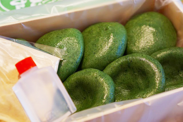 向じま 志”満ん草餅／草餅