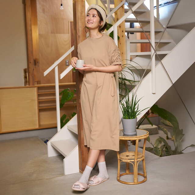 【ワークマンのワンピース人気ランキング 1位】「レディースニュートラルシャーリングスリーブワンピース」1,900円(税込)