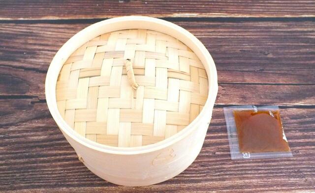 【カルディ　パンダナンダ蒸籠】しびれ麻辣だれ１袋（15g）が付いています