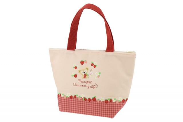 スーベニアランチケース 対象セットにプラス1,400円｜東京ディズニーリゾート「ダッフィー＆フレンズのハートフェルト・ストロベリーギフト」スーベニア付きメニュー｜販売店舗：東京ディズニーシー「ケープコッド・クックオフ」｜発売期間：2024年1月15日（月）〜3月31日（日）