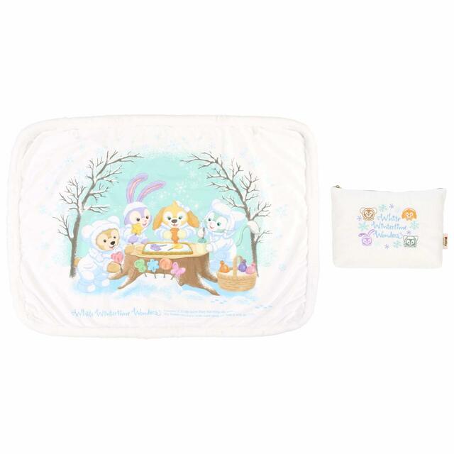 ブランケット 5,400円｜東京ディズニーリゾート「ダッフィー＆フレンズのホワイト・ウィンタータイム・ワンダーズ」スペシャルグッズ｜販売店舗：東京ディズニーシー「マクダックス・デパートメントストア」｜発売日：2023年11月1日（水）