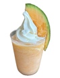 「【cafe akira】北海道フレッシュメロンスムージー」＜価格：（1杯）税込780円＞【【福岡】ひんや〜りしたい人集まれ！「生メロンソフトクリーム」や「冷たいラーメン」で涼しむ『夏の北海道展』開催！】　