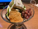 ソフトクリームに加え、和素材のトッピングが特徴。【びっくりドンキーの抹茶スイーツ】