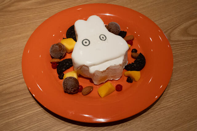 おばけミッフィーのチョコナッツケーキ 1,690円